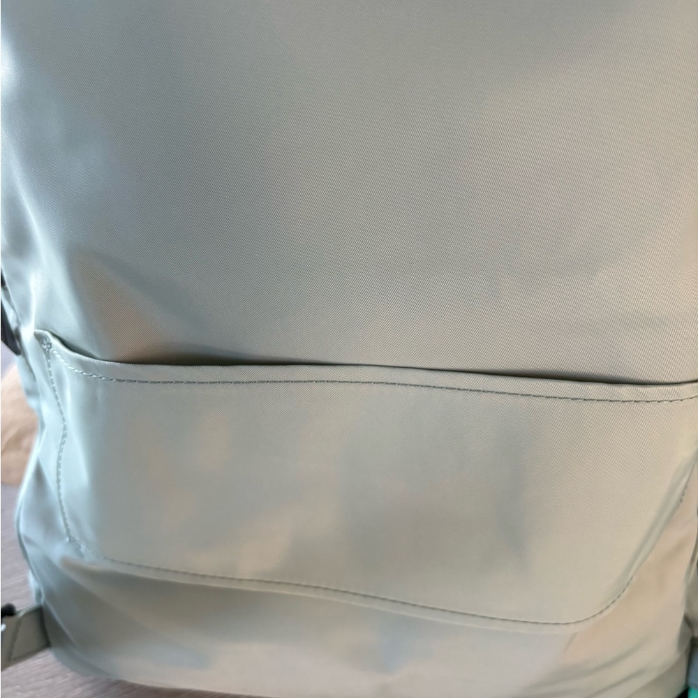 Tumi- lightweight flexible green backpack - Picture 4 of 7
